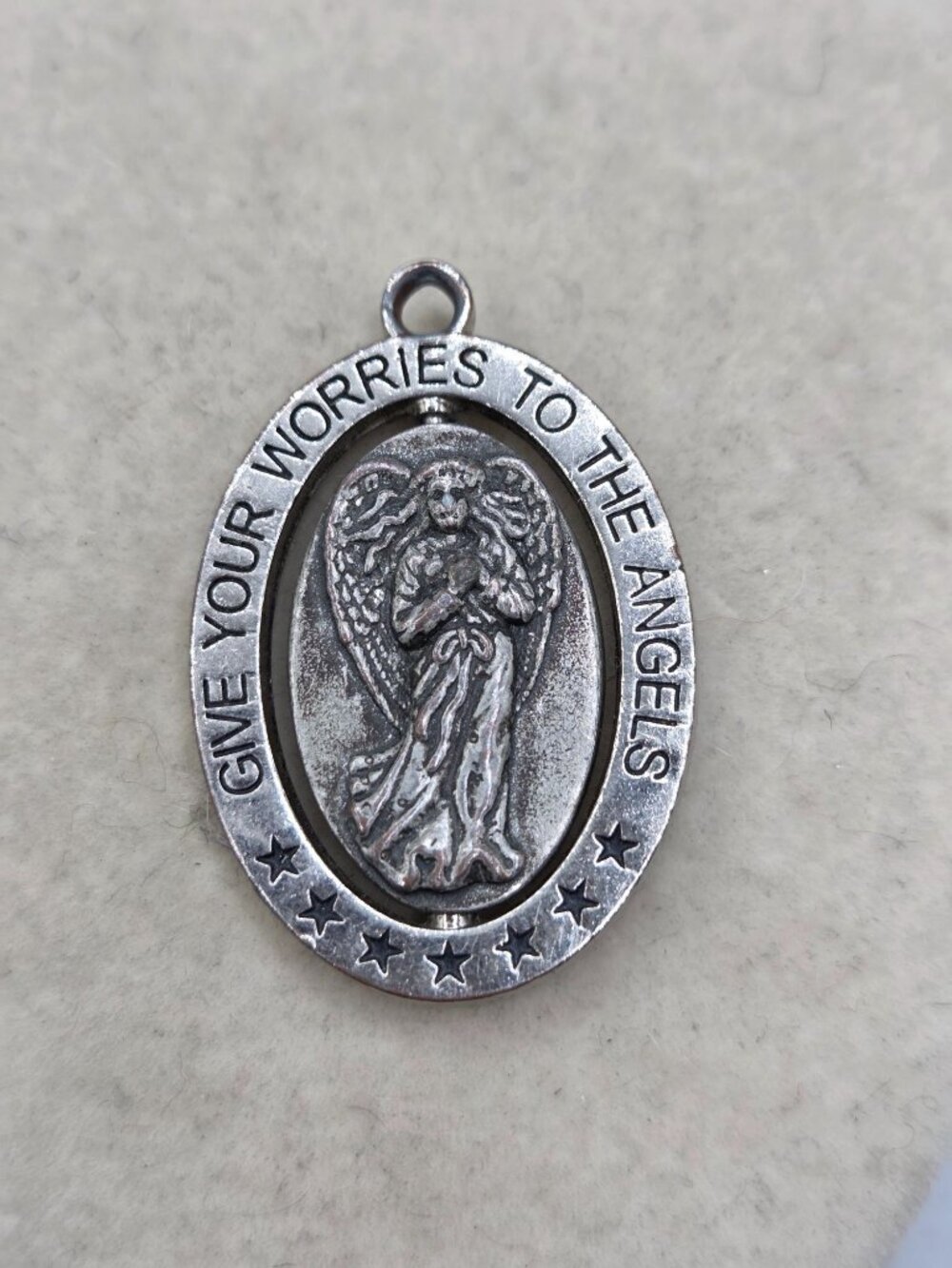GIVE YOUR WORRIES TO THE ANGELS - Spinner Needs Chain Or Key Chain